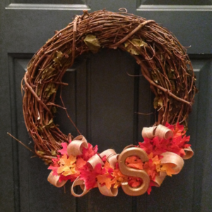 Sterilite-Wreath-on-Door