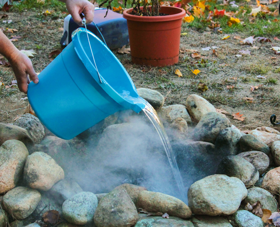 Bucket-pour